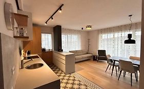 The Comfy Nest - Parking, King Size Bed, Smart Tv